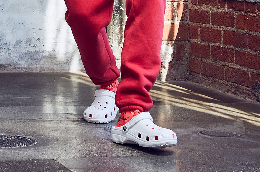 10001-100_CLASSIC_CLOG_CROCTOBER_FH20_OF_ADAM_0164_1_ – Crocs Slides Collection for All-Day Comfort