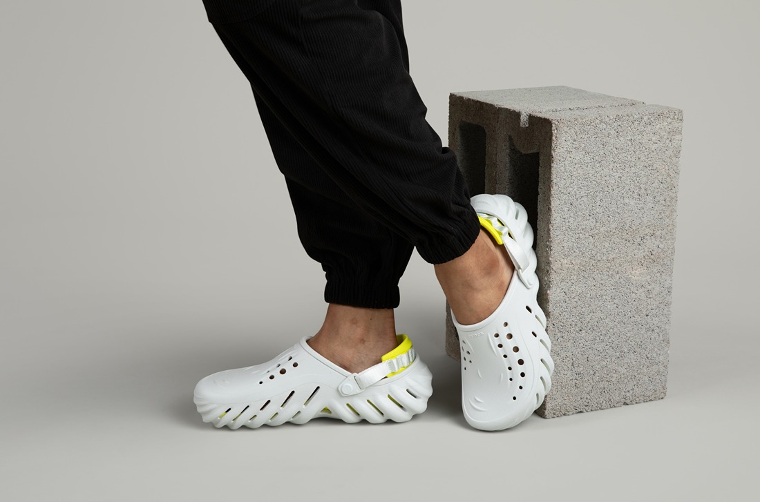 S3_2024_Echo_knee-down_207937-1NK_9733_1_ – Crocs Slides Collection for All-Day Comfort