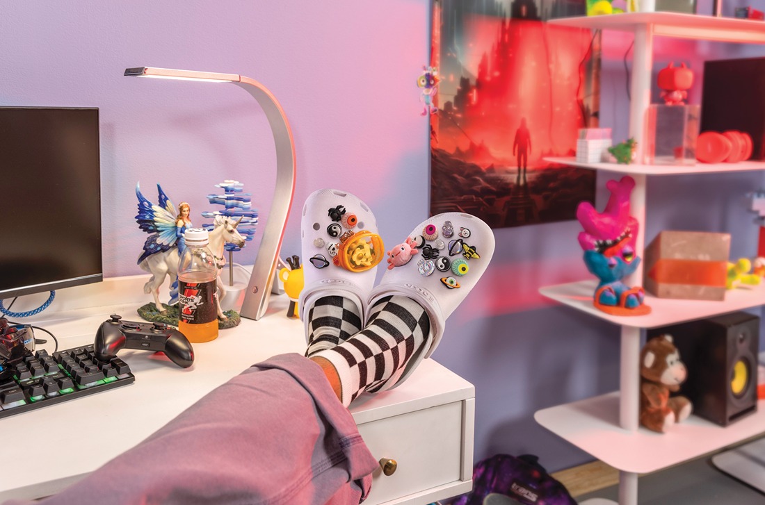 S3_2024_Self-Expression_Knee-Down_10001-100_0081 – Crocs Slides Collection for All-Day Comfort